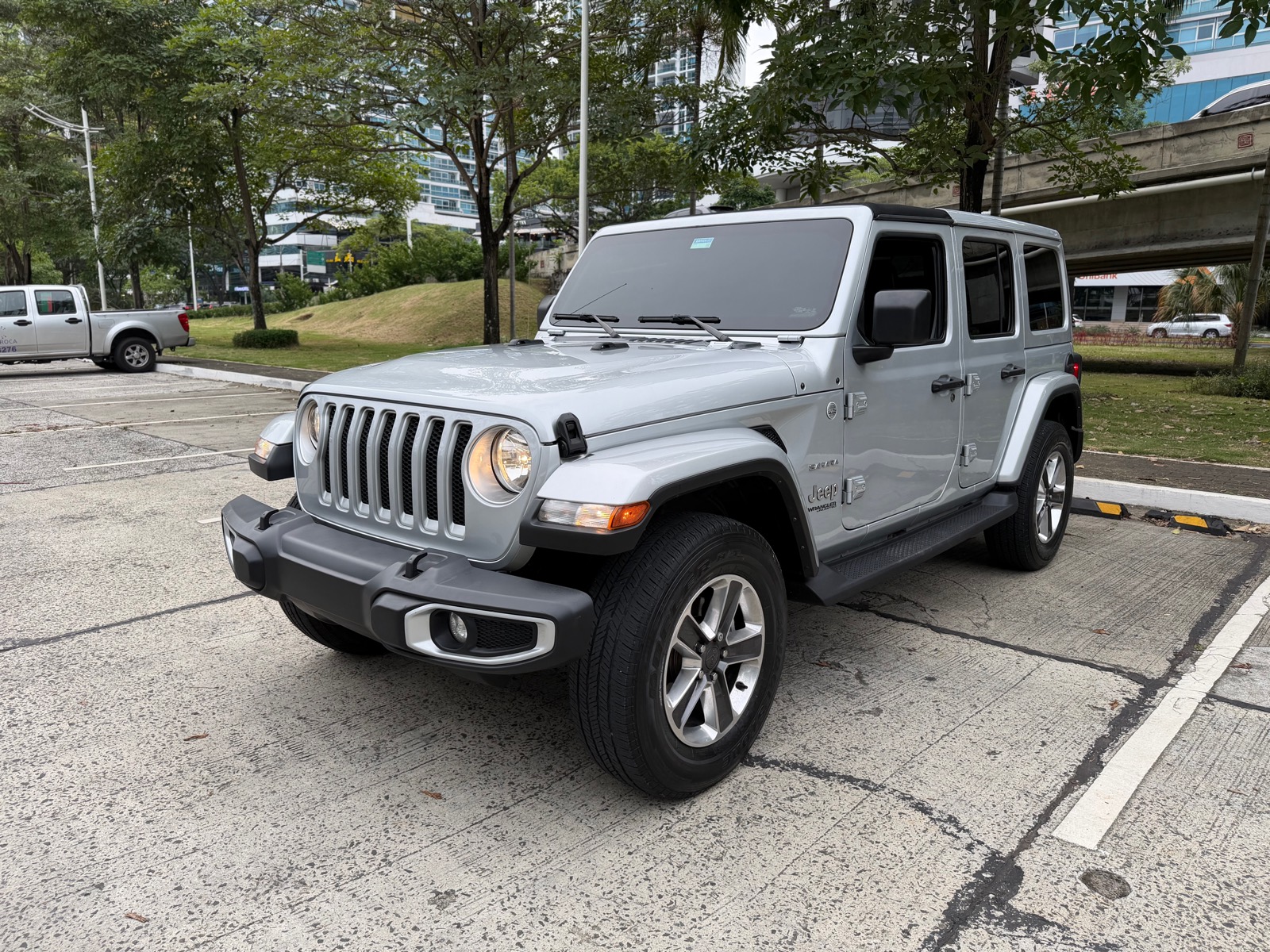 Jeep Wrangler Sahara 2022 disponible en Triunfo Autos