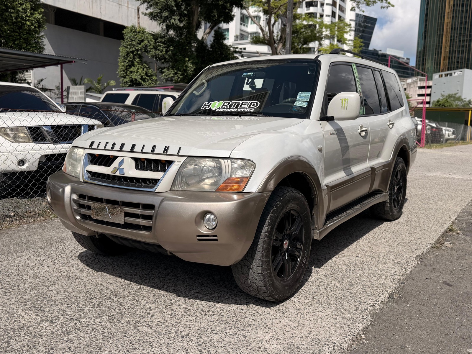 MITSUBISHI MONTERO 2005