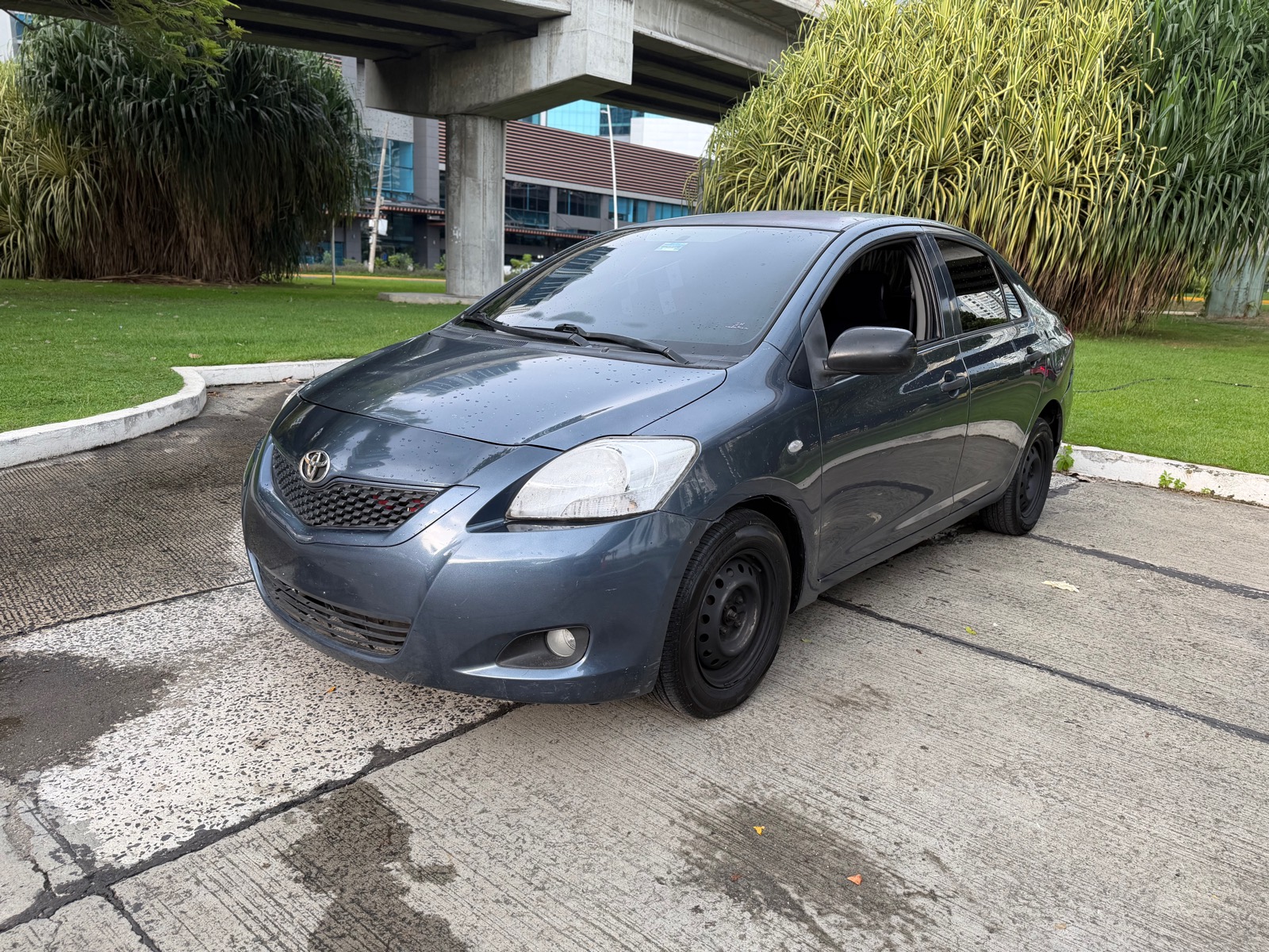 TOYOTA YARIS 2010